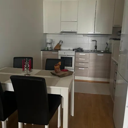 Kaarnikkarakka 28 *